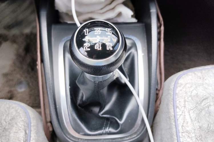 Used Bestune B30 2016 1.6L manual luxury version Gear Lever