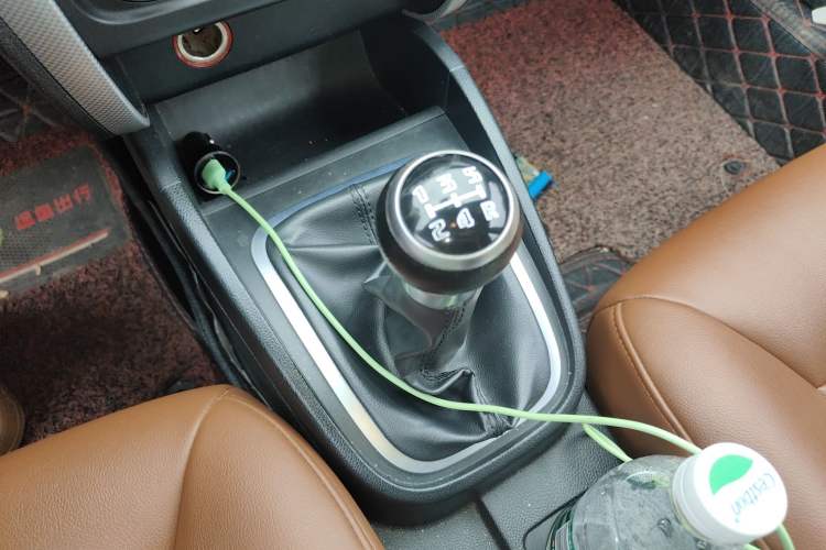 Used Bestune B30 2016 1.6L manual luxury version Gear Lever