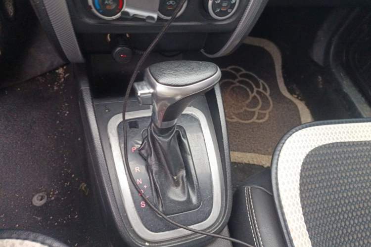 Used Bestune B30 2016 1.6L Automatic Luxury Model Gear Lever