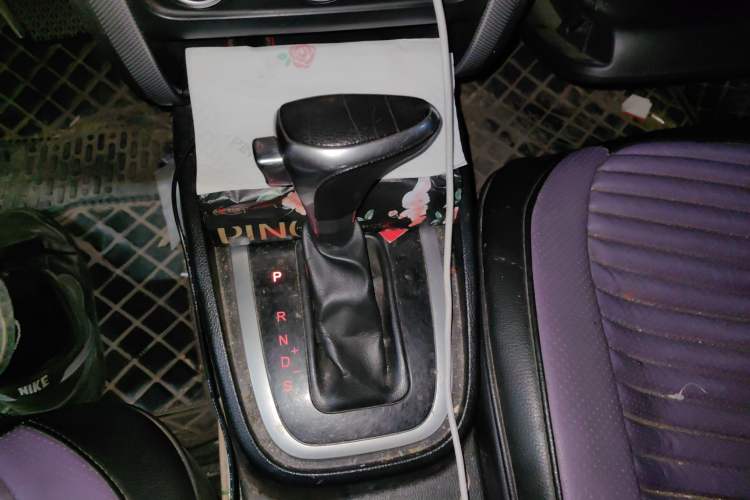 Used Bestune B30 2016 1.6L Automatic Luxury Model Gear Lever