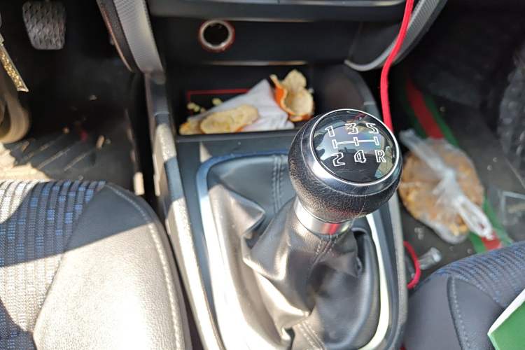 Used Bestune B30 2016 1.6L manual luxury version Gear Lever
