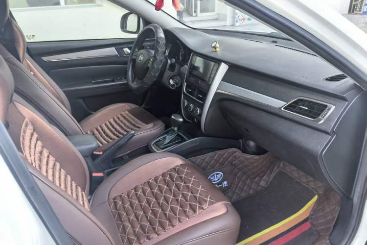 Used Bestune B30 2016 1.6L Automatic Luxury Model Interior 1