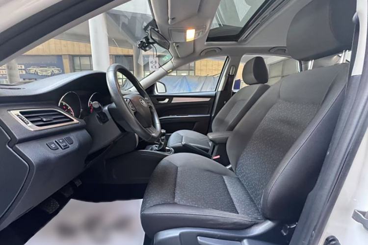 Used Bestune B30 2016 1.6L manual luxury version Interior 2