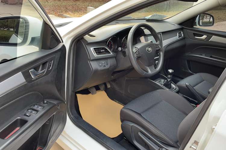 Used Bestune B30 2016 1.6L manual Comfort trim level Interior 2