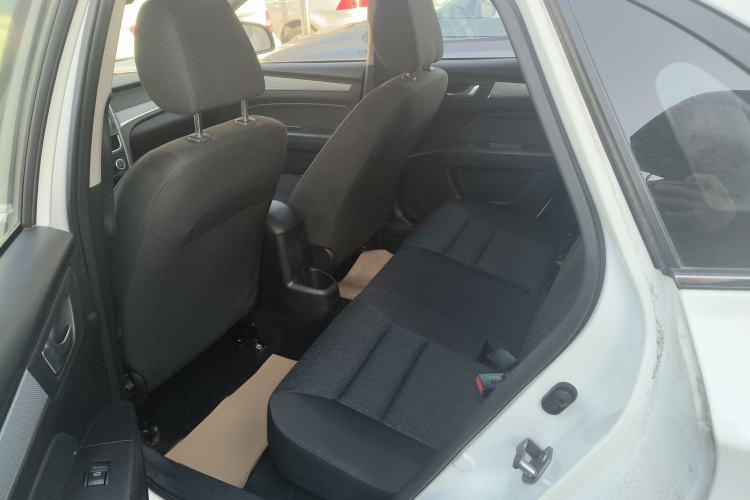 Used Bestune B30 2016 1.6L manual luxury version Interior 2