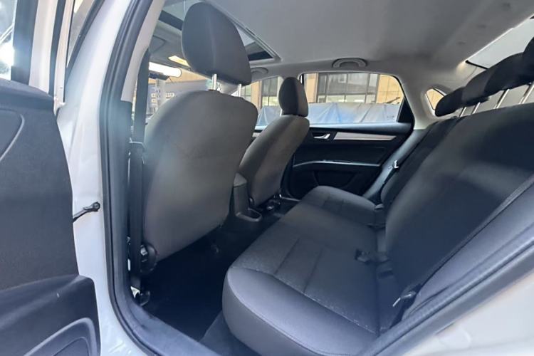 Used Bestune B30 2016 1.6L manual luxury version Interior 3