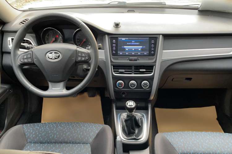 Used Bestune B30 2016 1.6L manual Comfort trim level Interior 3