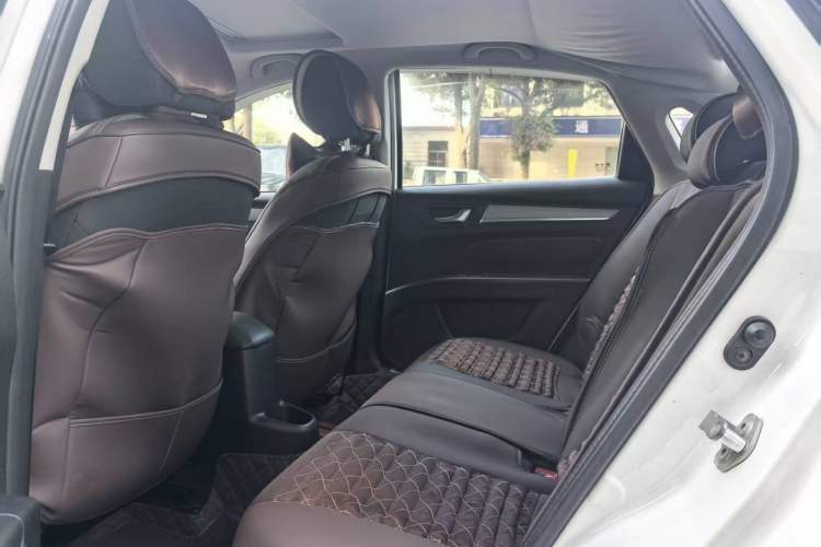 Used Bestune B30 2016 1.6L Automatic Luxury Model Interior 3