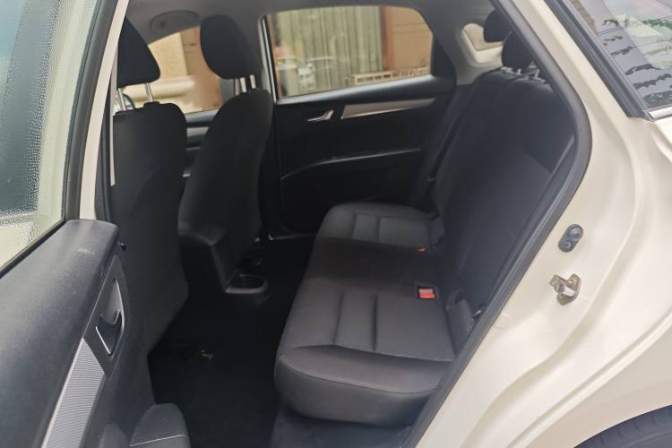 Used Bestune B30 2016 1.6L manual Comfort trim level Interior 3