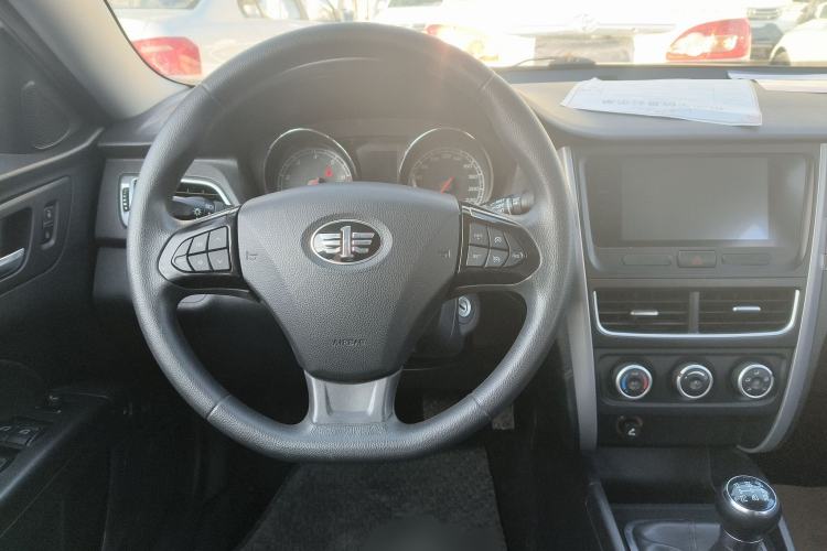 Used Bestune B30 2016 1.6L manual luxury version Interior 4