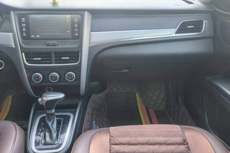 Used Bestune B30 2016 1.6L Automatic Luxury Model Interior 9
