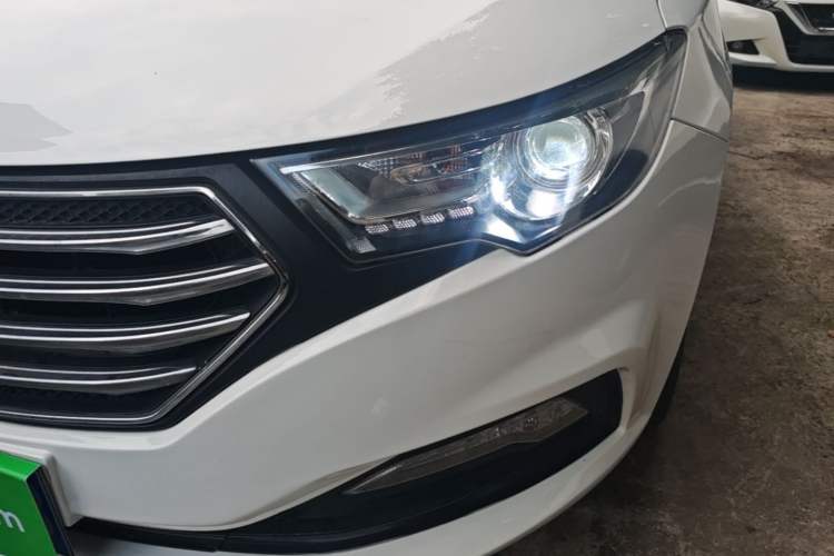 Used Bestune B30 2016 1.6L Automatic Luxury Model Left Front Headlight