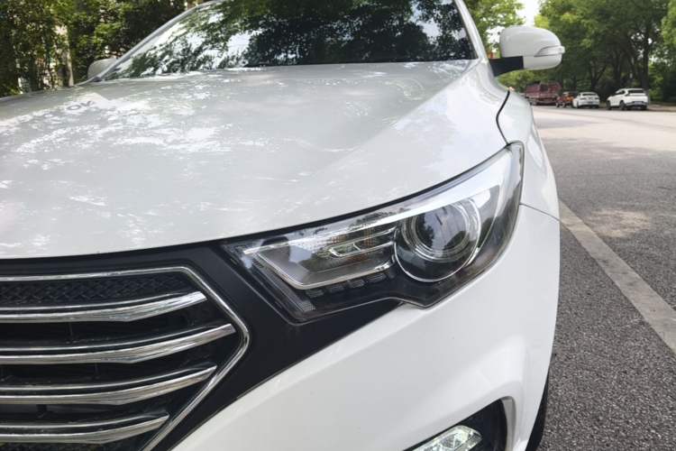 Used Bestune B30 2016 1.6L Automatic 10th Anniversary Edition Left Front Headlight