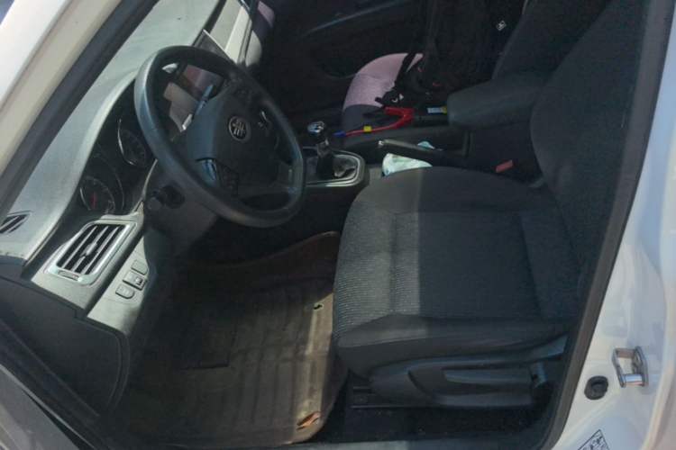 Used Bestune B30 2016 1.6L manual luxury version Left Front Seat