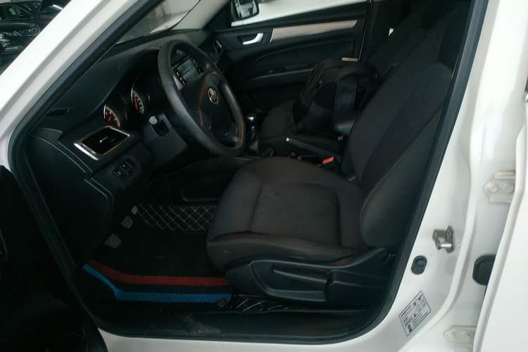Used Bestune B30 2016 1.6L manual Comfort trim level Left Front Seat