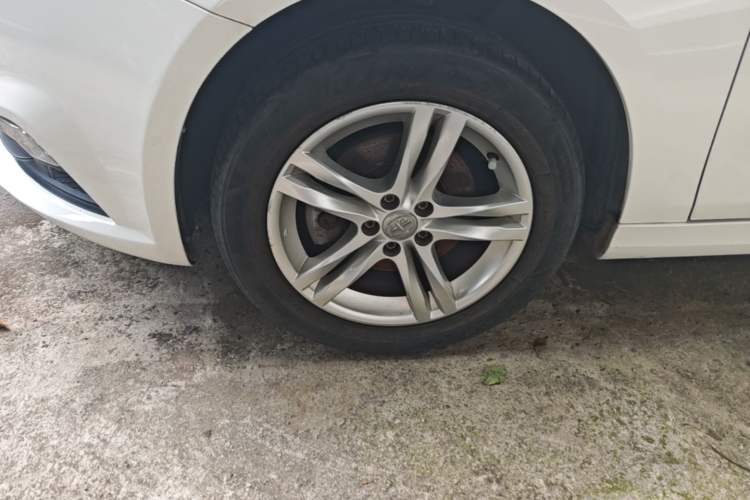 Used Bestune B30 2016 1.6L Automatic Luxury Model Left Front Wheel Hub