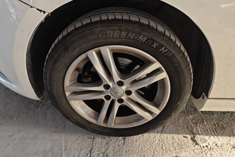 Used Bestune B30 2016 1.6L Automatic 10th Anniversary Edition Left Front Wheel Hub