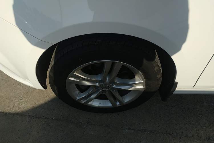 Used Bestune B30 2016 1.6L Automatic Luxury Model Left Front Wheel Hub