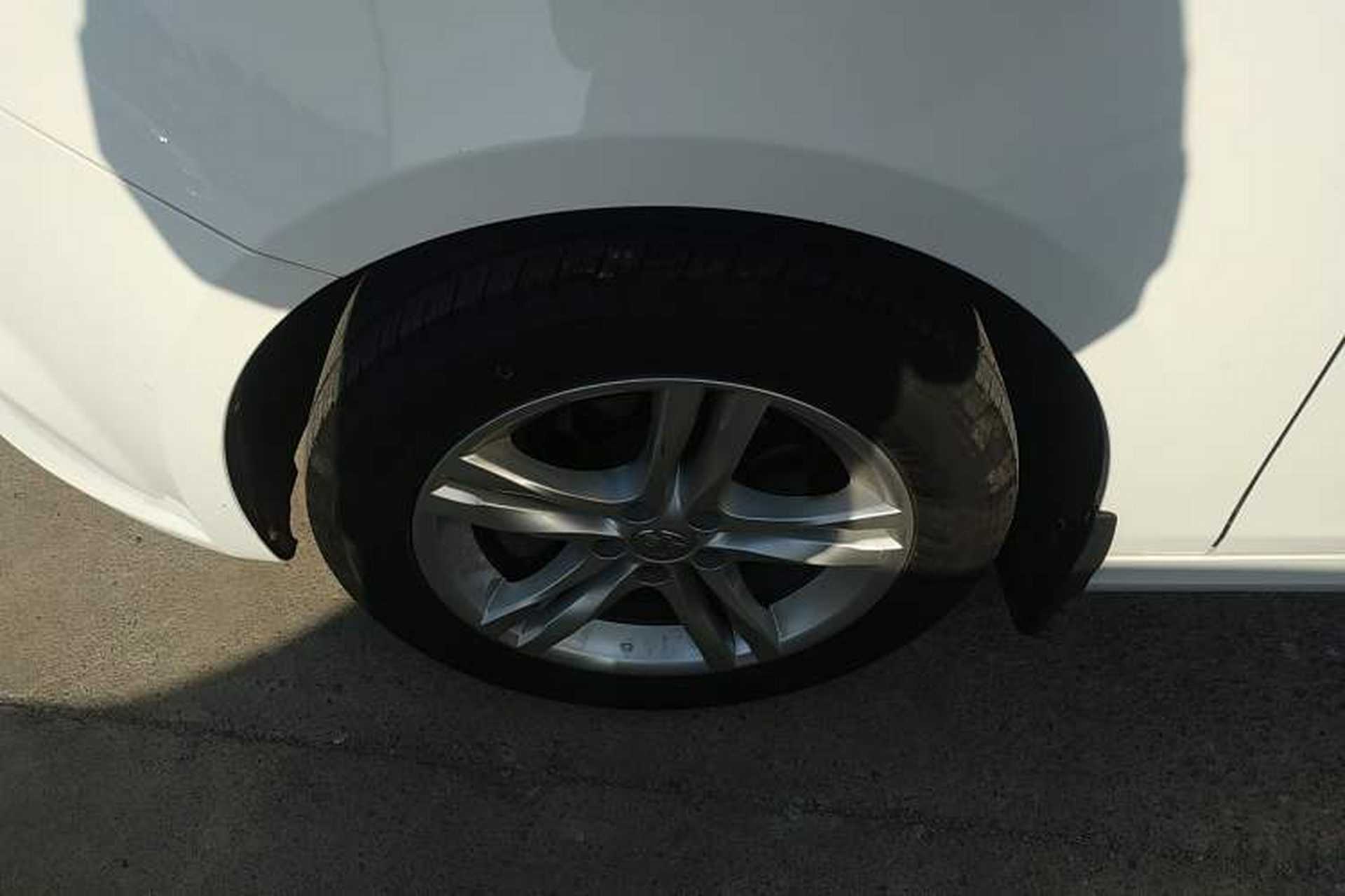 Used Bestune B30 2016 1.6L Automatic Luxury Model Left Front Wheel Hub