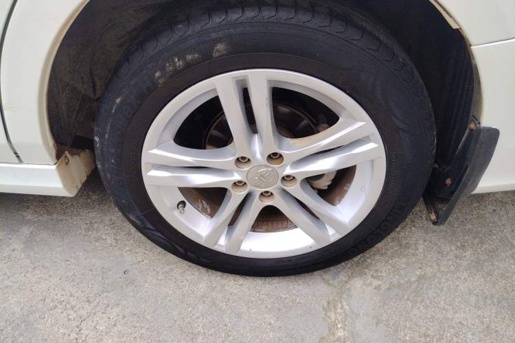 Used Bestune B30 2016 1.6L Automatic Luxury Model Left Rear Wheel Hub