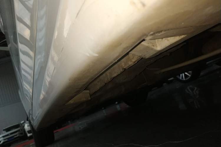 Used Bestune B30 2016 1.6L manual Comfort trim level Left Side Sill