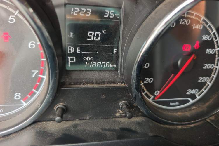 Used Bestune B30 2016 1.6L Automatic Premium Edition Odometer Close Up