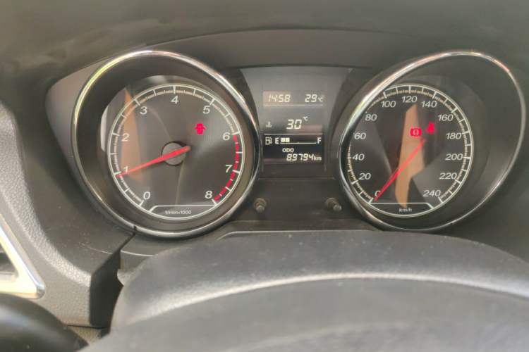 Used Bestune B30 2016 1.6L manual luxury version Odometer Close Up