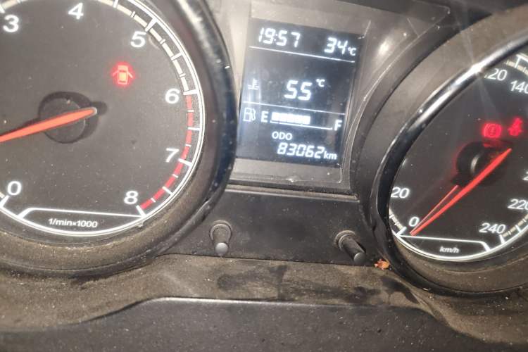 Used Bestune B30 2016 1.6L manual luxury version Odometer Close Up