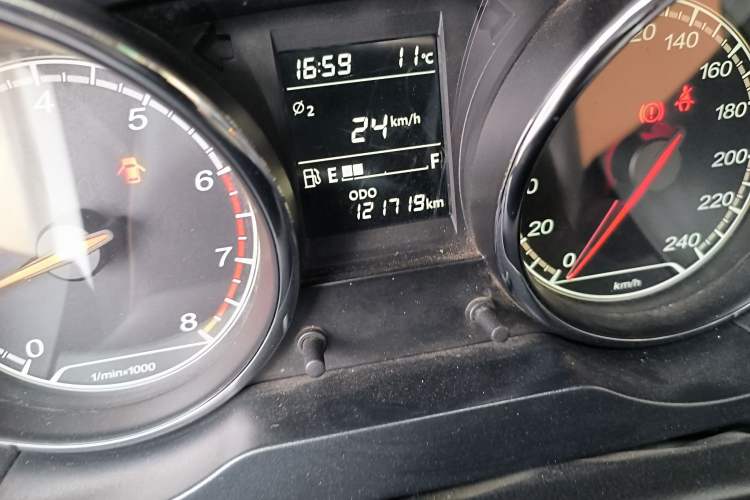 Used Bestune B30 2016 1.6L manual luxury version Odometer Close Up