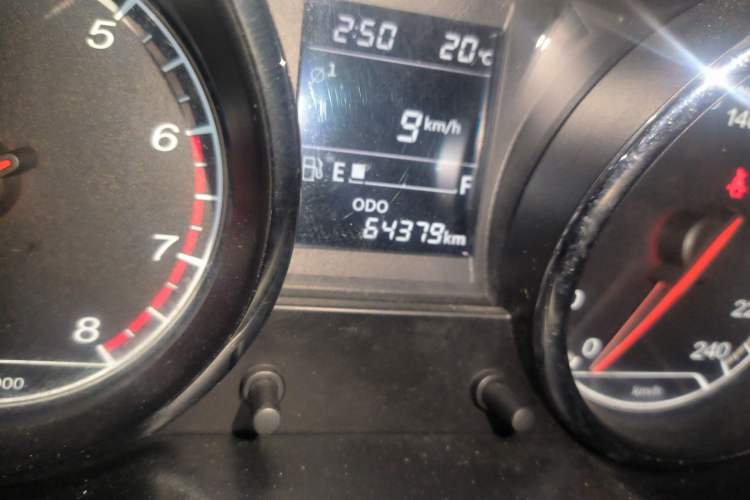 Used Bestune B30 2016 1.6L manual luxury version Odometer Close Up