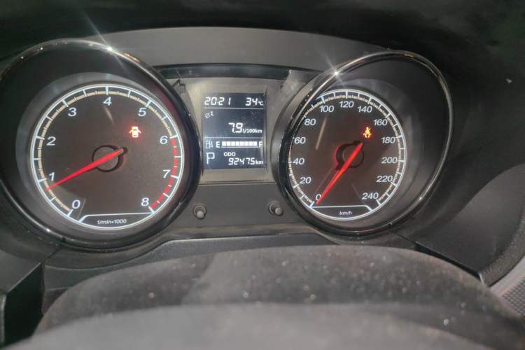 Used Bestune B30 2016 1.6L Automatic Luxury Model Odometer Close Up