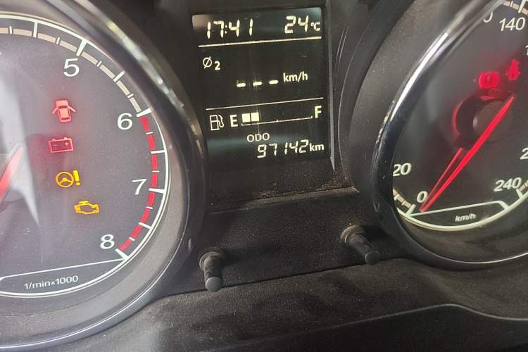 Used Bestune B30 2016 1.6L manual luxury version Odometer Close Up