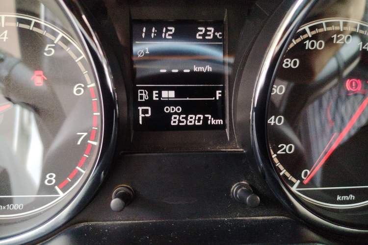 Used Bestune B30 2016 1.6L Automatic Luxury Model Odometer Close Up