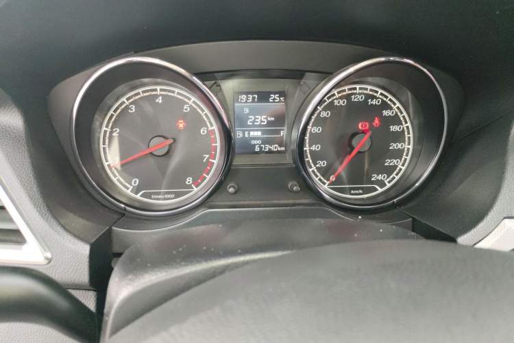 Used Bestune B30 2016 1.6L manual luxury version Odometer Close Up