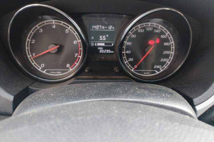 Used Bestune B30 2016 1.6L manual luxury version Odometer Close Up