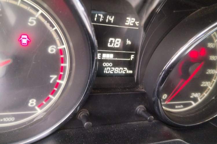 Used Bestune B30 2016 1.6L manual luxury version Odometer Close Up