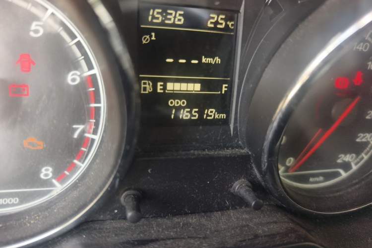 Used Bestune B30 2016 1.6L manual luxury version Odometer Close Up