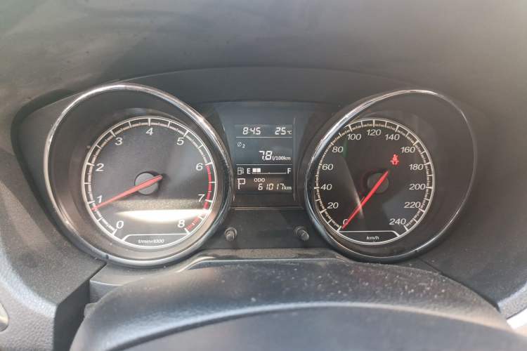 Used Bestune B30 2016 1.6L Automatic Luxury Model Odometer Close Up