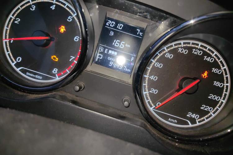 Used Bestune B30 2016 1.6L Automatic Luxury Model Odometer Close Up
