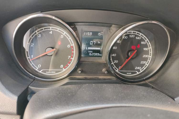 Used Bestune B30 2016 1.6L manual luxury version Odometer Close Up