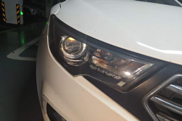 Used Bestune B30 2016 1.6L manual luxury version Right Front Headlight