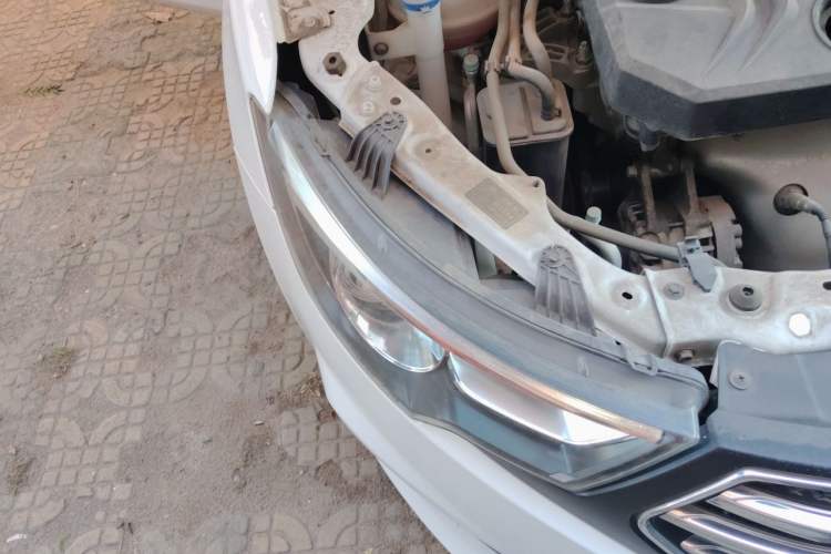 Used Bestune B30 2016 1.6L manual Comfort trim level Right Front Headlight