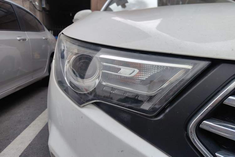 Used Bestune B30 2016 1.6L Automatic Premium Edition Right Front Headlight