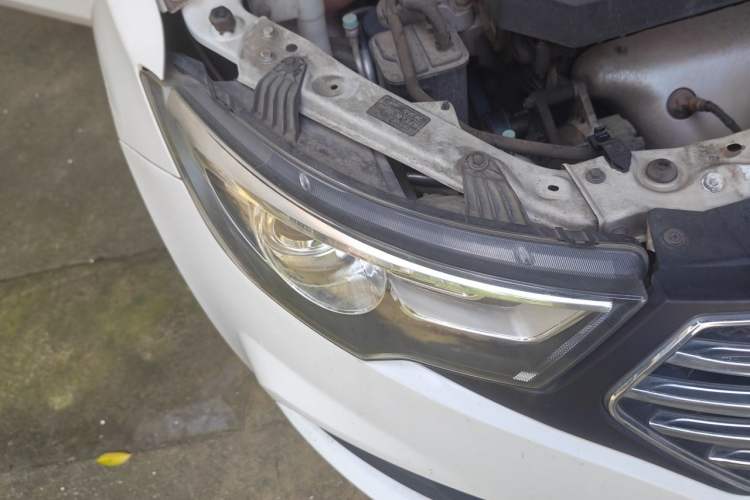 Used Bestune B30 2016 1.6L Manual Premium Edition Right Front Headlight