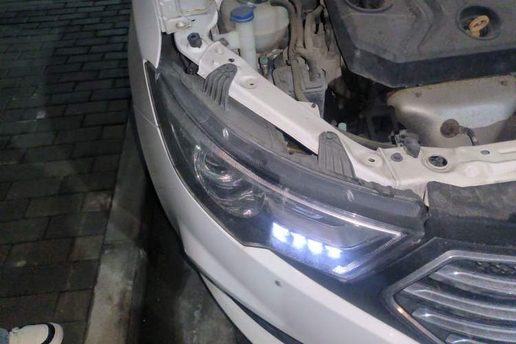 Used Bestune B30 2016 1.6L manual luxury version Right Front Headlight
