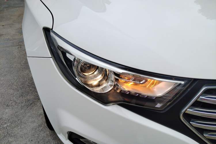 Used Bestune B30 2016 1.6L Automatic Luxury Model Right Front Headlight