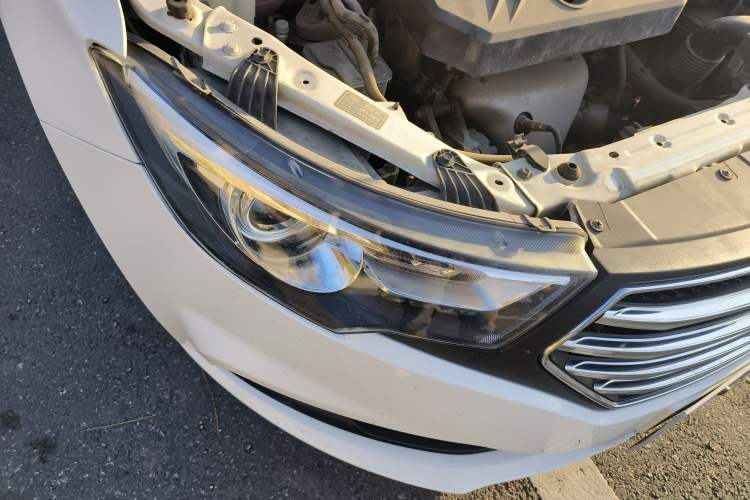 Used Bestune B30 2016 1.6L manual luxury version Right Front Headlight