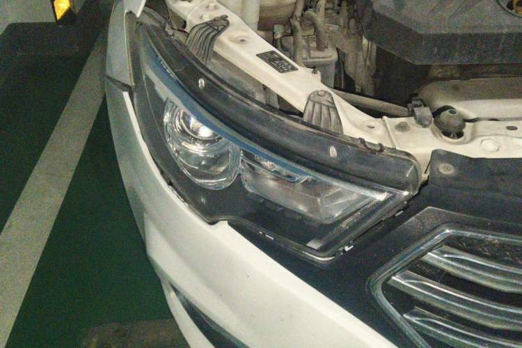 Used Bestune B30 2016 1.6L Automatic 10th Anniversary Edition Right Front Headlight