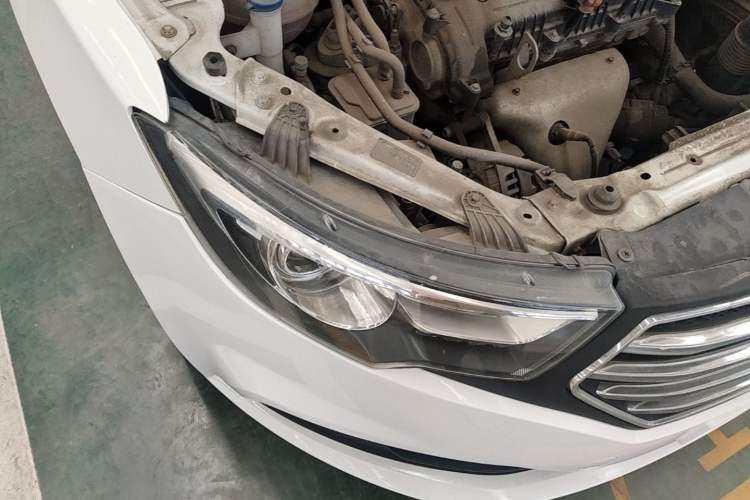 Used Bestune B30 2016 1.6L manual Comfort trim level Right Front Headlight