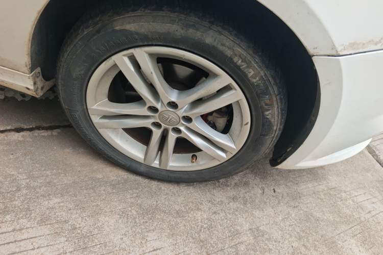 Used Bestune B30 2016 1.6L Automatic Premium Edition Right Front Wheel Hub